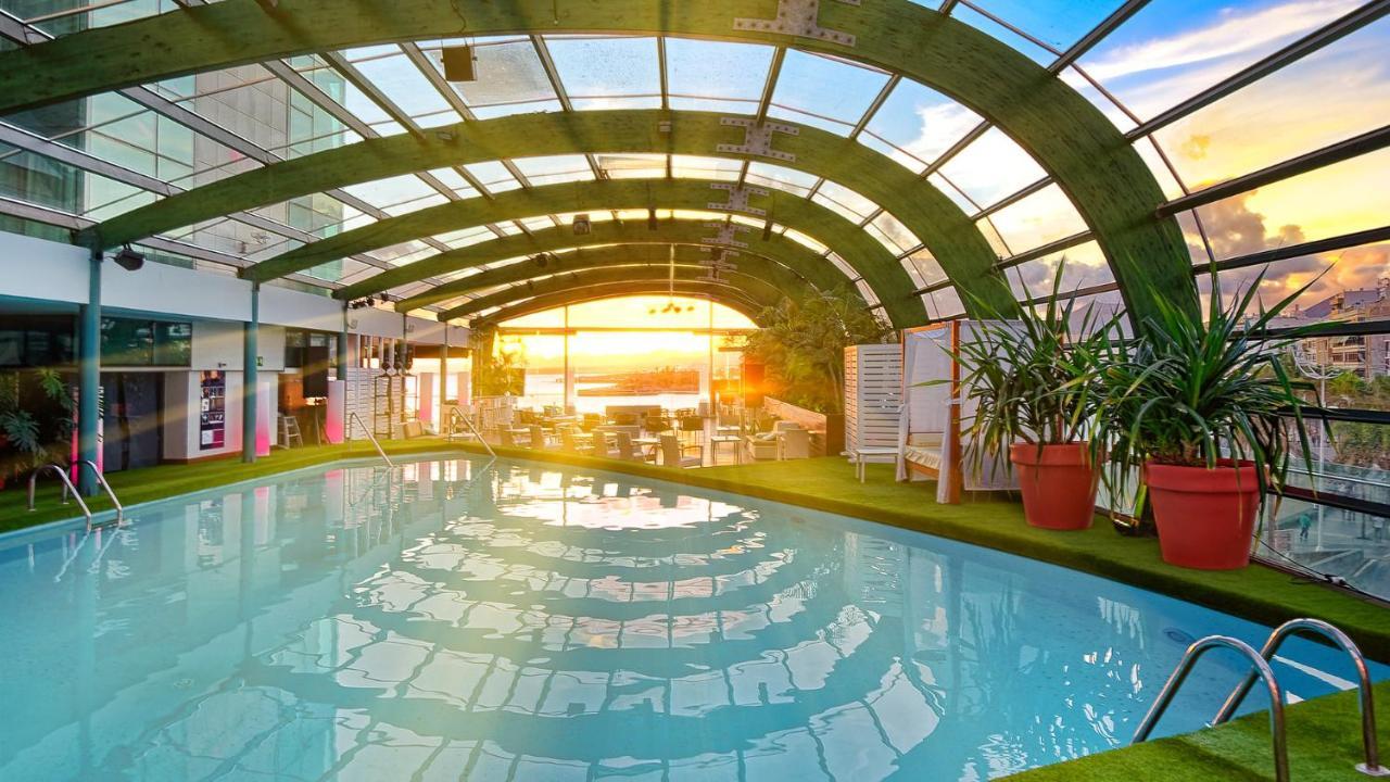 Arrecife Gran Hotel & Spa Luaran gambar The pool at the rooftop