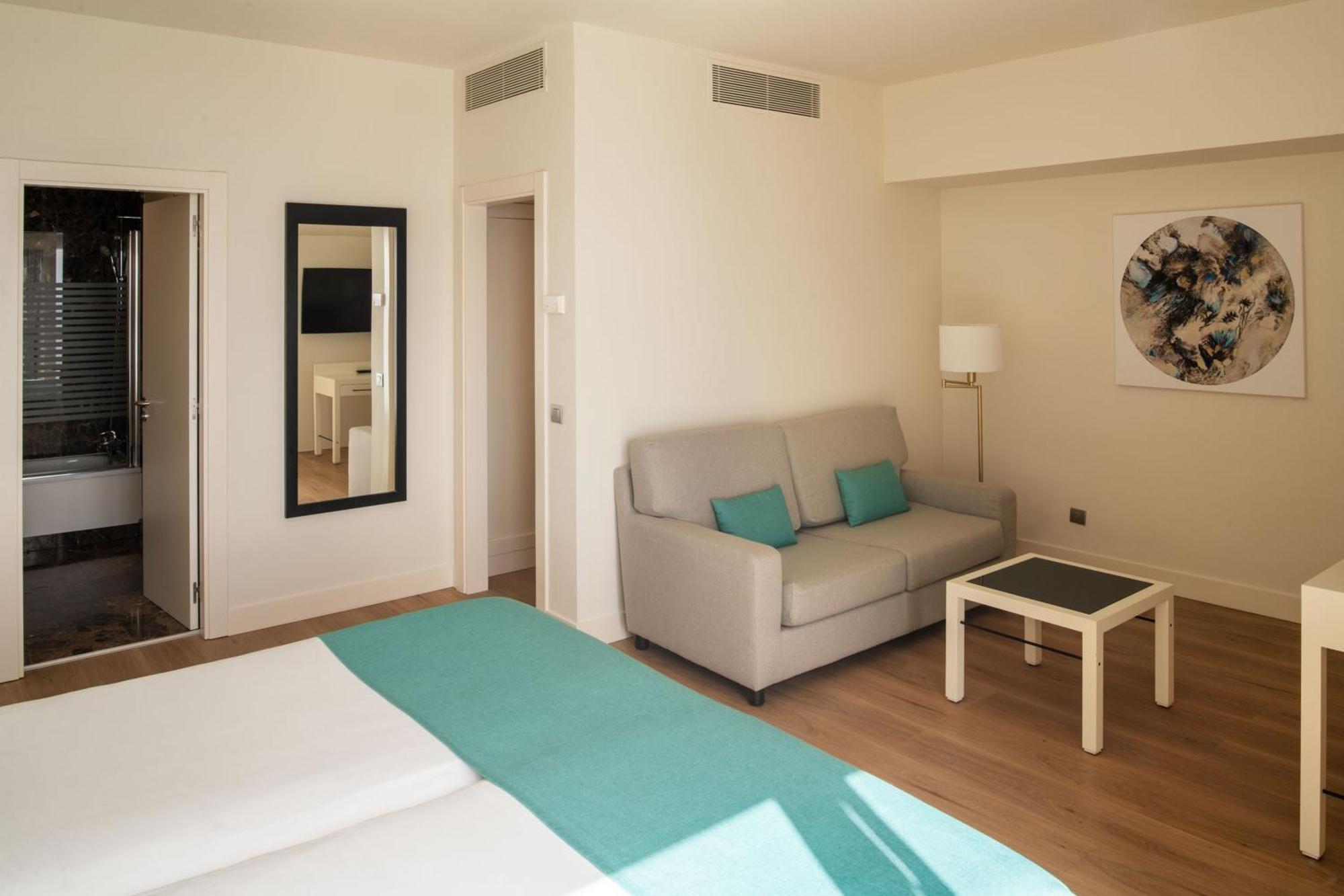 Arrecife Gran Hotel & Spa Luaran gambar A room at the hotel