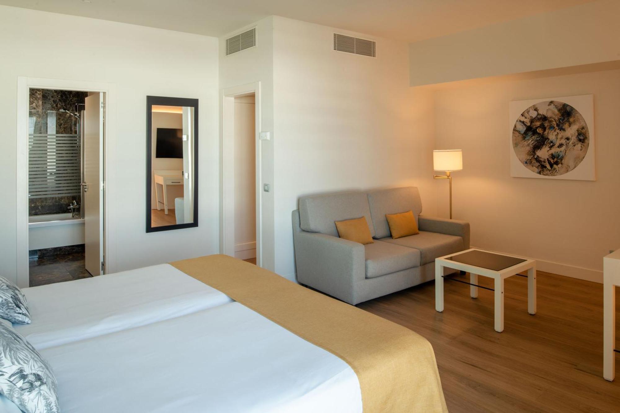 Arrecife Gran Hotel & Spa Luaran gambar A room at the hotel