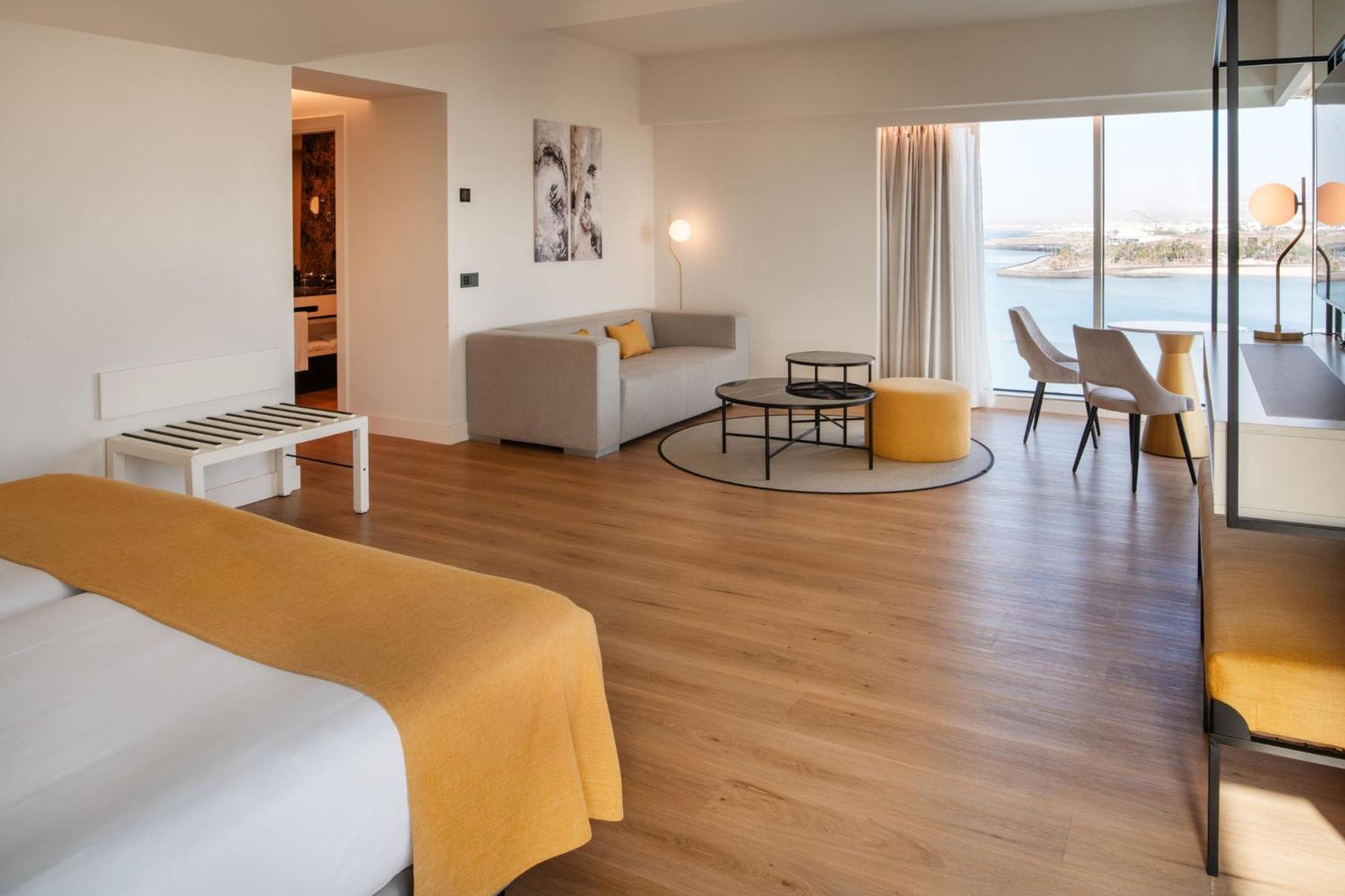 Arrecife Gran Hotel & Spa Luaran gambar A room at the hotel