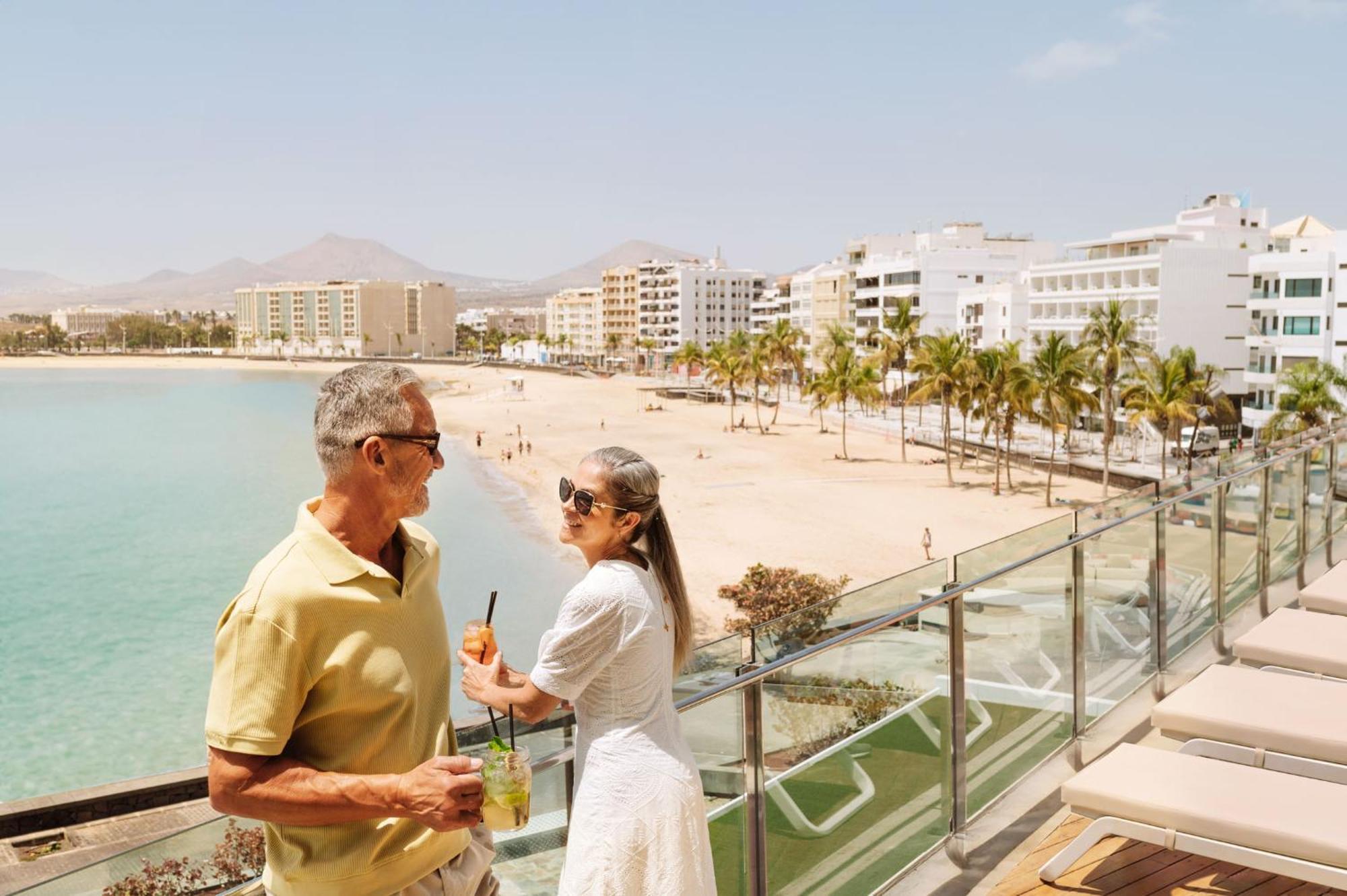 Arrecife Gran Hotel & Spa Luaran gambar Tourists on Fuerteventura