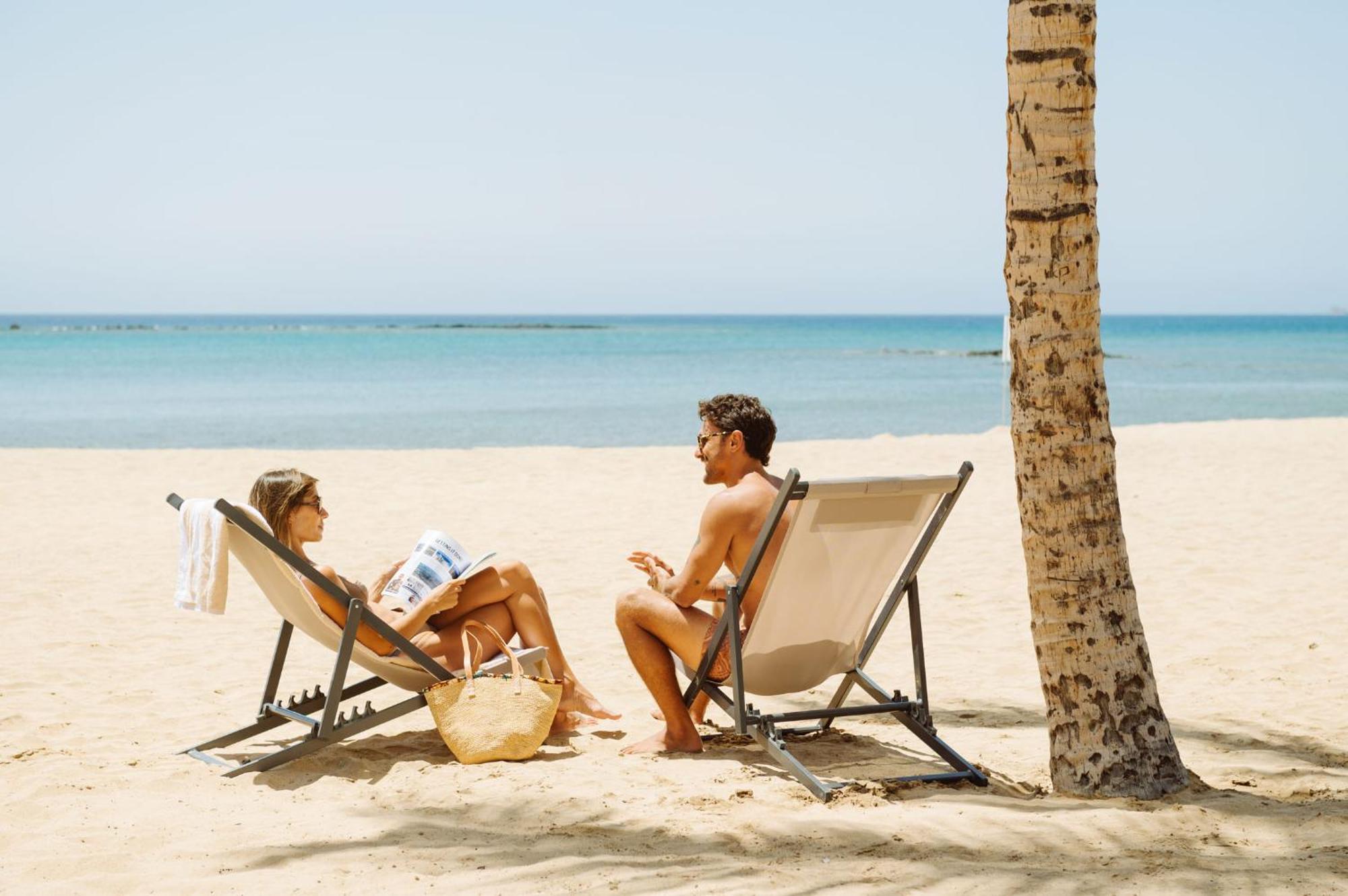 Arrecife Gran Hotel & Spa Luaran gambar Beach chairs