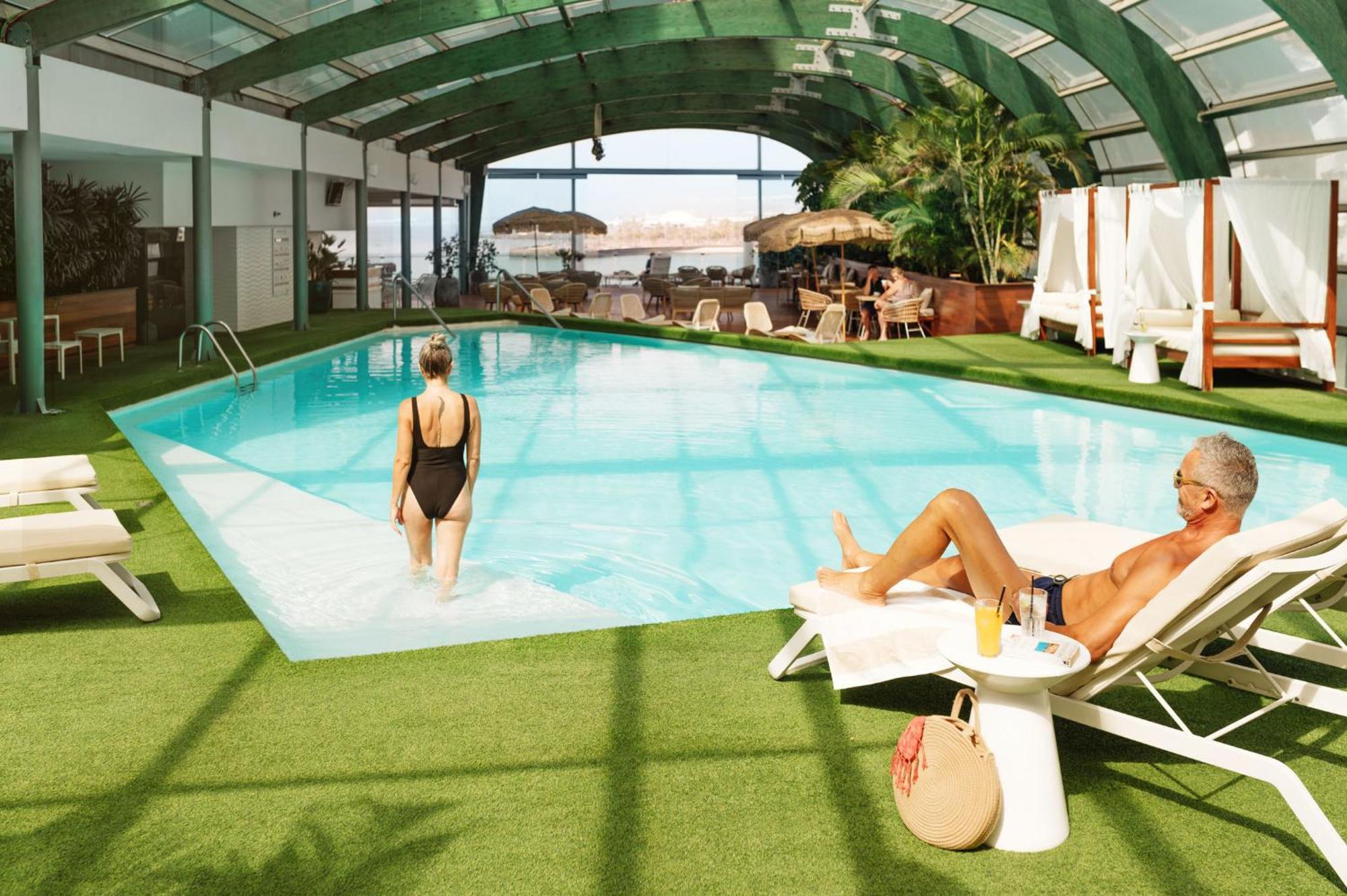 Arrecife Gran Hotel & Spa Luaran gambar The swimming pool at the hotel