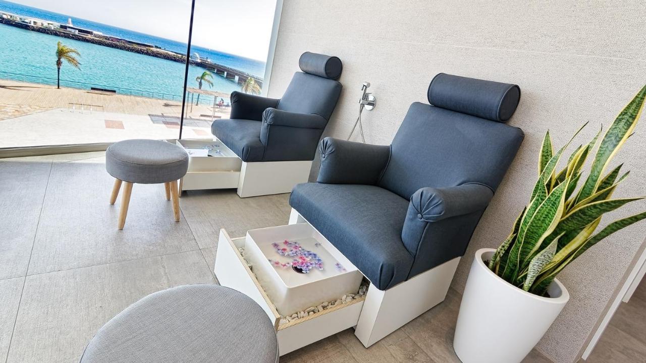 Arrecife Gran Hotel & Spa Luaran gambar A foot reflexology chair